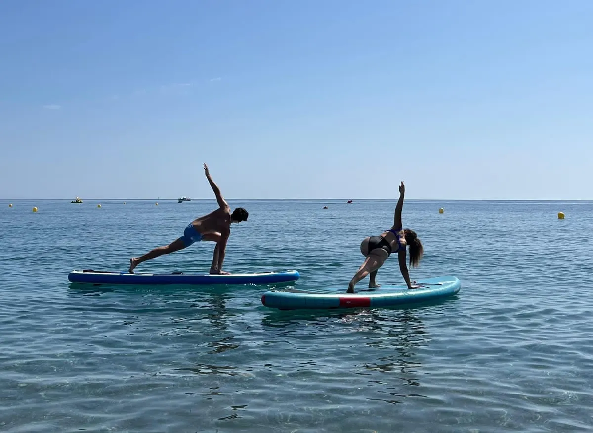 Paddle surf en el mar Mediterráneo de Almuñécar, Costa Tropical